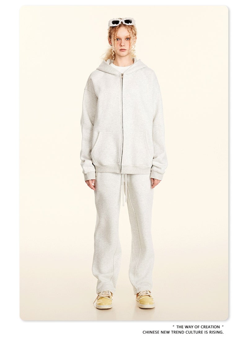 بى تصميم طقم أنيق لإطلالة مريحة. الألوان المتناسقة تحل بسهولة مشاكل تنسيق الملابس. مظهر رائع سواءً ارتديته منفردًا أو مع طبقات أخرى. يمكن تزيين البنطلون الرياضي بخطوط على الجانبين للحصول على تأثير تنحيف وتعزيز المظهر العام. - Image 2