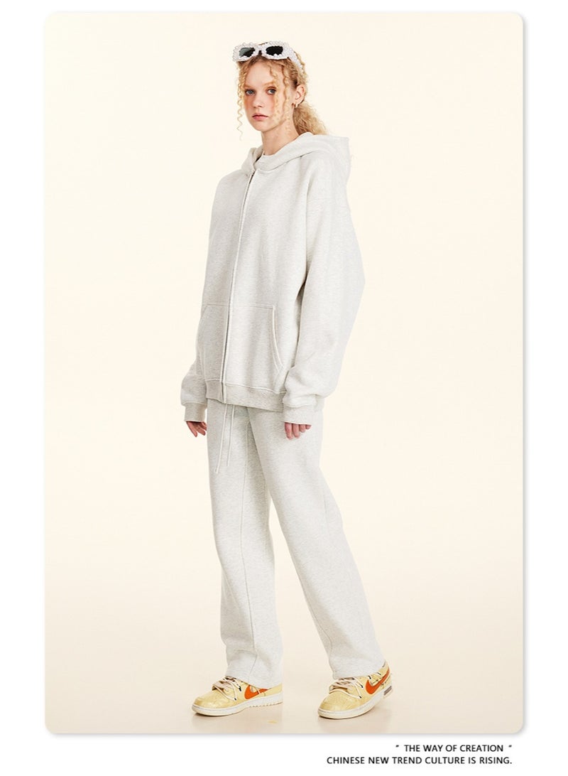 بى تصميم طقم أنيق لإطلالة مريحة. الألوان المتناسقة تحل بسهولة مشاكل تنسيق الملابس. مظهر رائع سواءً ارتديته منفردًا أو مع طبقات أخرى. يمكن تزيين البنطلون الرياضي بخطوط على الجانبين للحصول على تأثير تنحيف وتعزيز المظهر العام. - Image 3