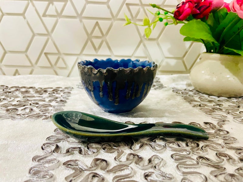 ALTAICA ALTAICA Ceramic Serving Platter with Three Bowls and Spoon for Snacks, Starter, Salad, Pasta, Heavy Quality Ceramic Serving Platters Perfect for Modern Kitchen- Blue and Greenish Cutting Bowl Desgin - Image 4