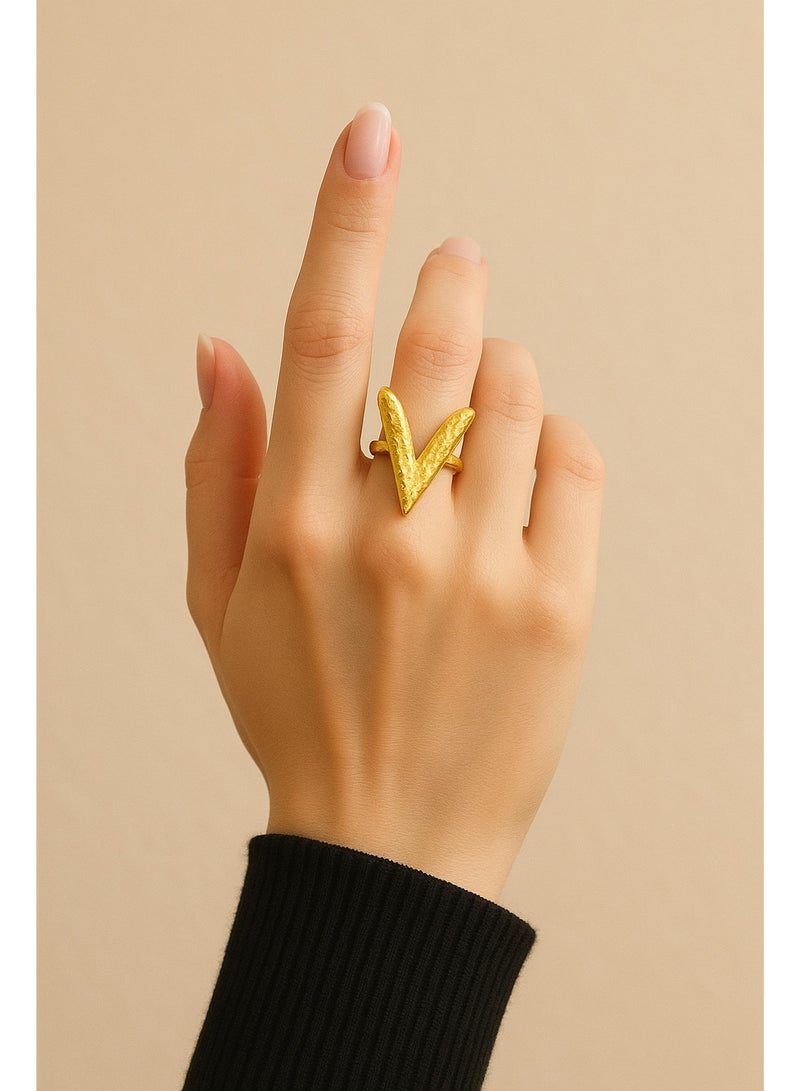 A feminine ring with a connected heart design that gives the hand an attractive, modern touch. Code 01010 - Image 4