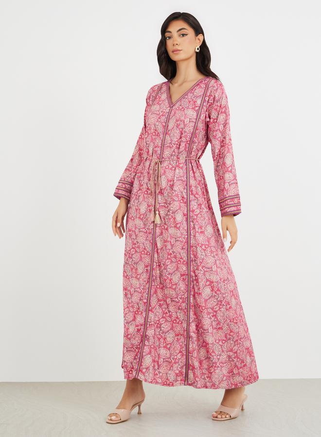 ستايلي جلابية مطبوعة بالكامل بياقة على شكل حرف  مع تطريز دانتيل - Image 2