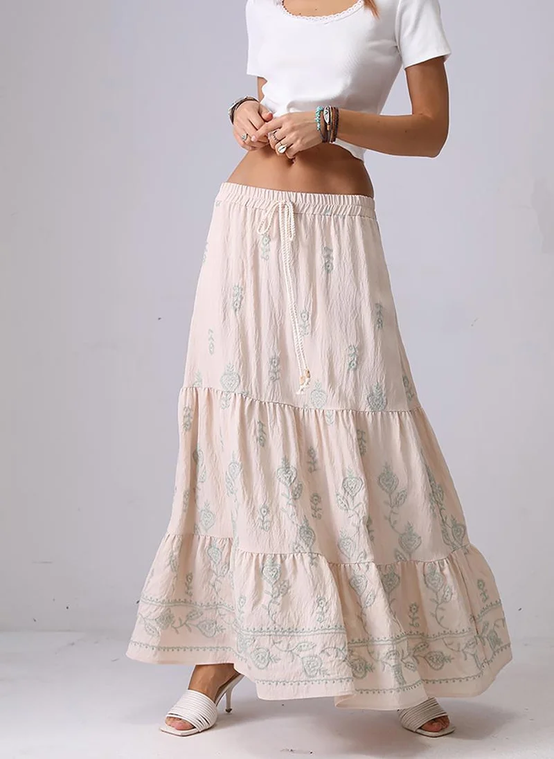 يونيكي Off White Self Design Flared Midi LengthFloral Print Skirts