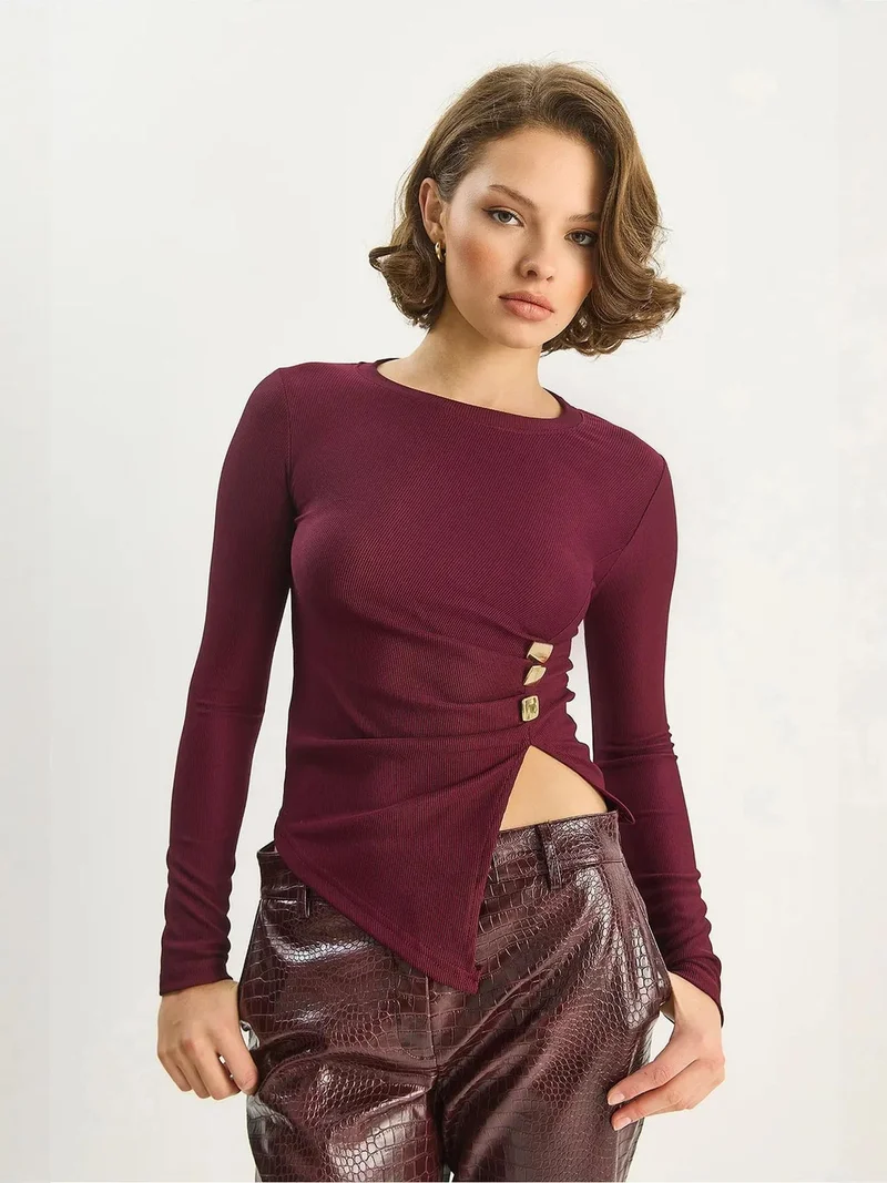 بيانكو لوتشي بلوزة بأكمام طويلة وياقة دائرية من لوتشي مع تفاصيل إكسسوار