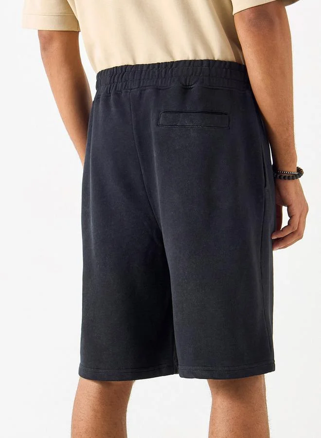 اس بي كاركترز شورت سادة برباط إغلاق وجيوب