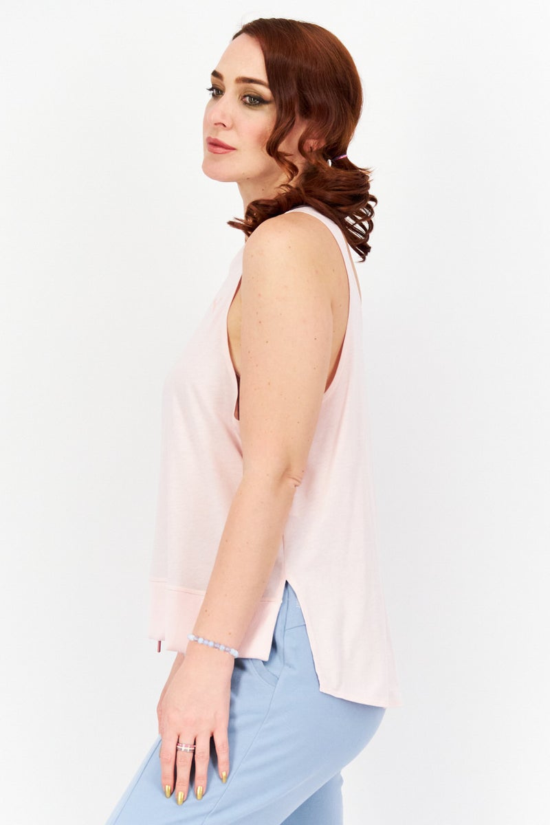 PUMA تي شيرت رياضي نسائي بلا أكمام بياقة دائرية، بشعار العلامة التجارية، وردي - Image 3