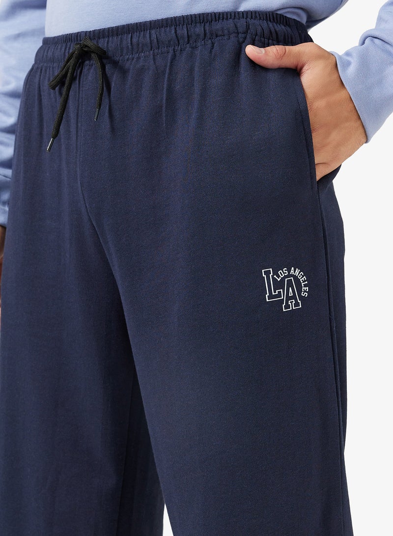 سفنتي فايف بيسيكس بنطلون رياضي بطبعة نصية وحافة مفتوحة - Image 4