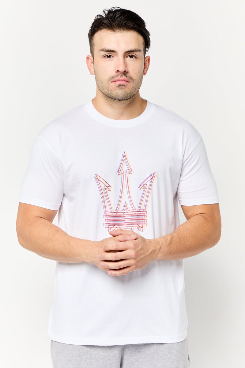 Maserati تي شيرت رجالي بأكمام قصيرة وياقة دائرية بشعار العلامة التجارية، أبيض - Image 1