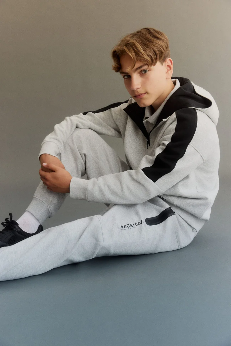 اتش اند ام بنطلون رياضي من نسيج سويت شيرت