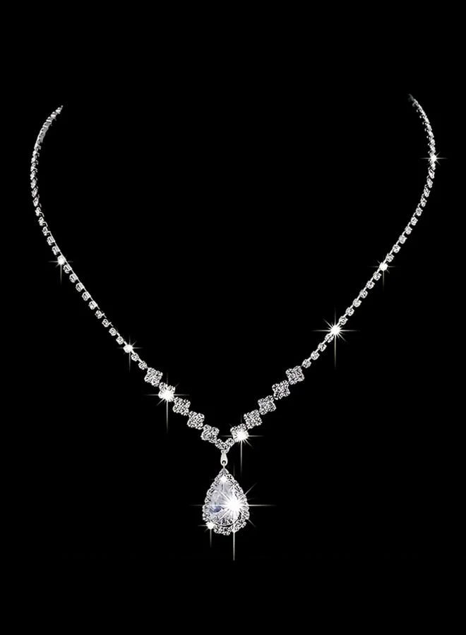 تايك تو عقد مزين بدلاية متدلية