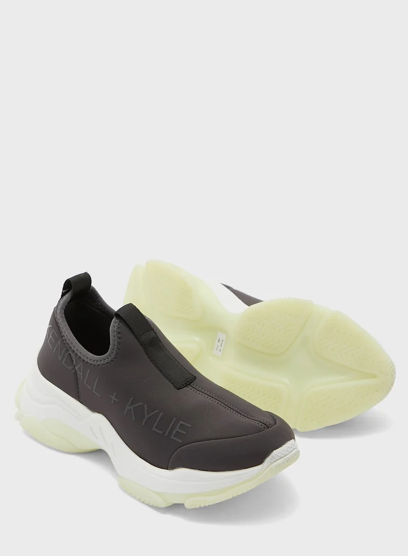 KENDALL + KYLIE Gili Slip-On Sneaker