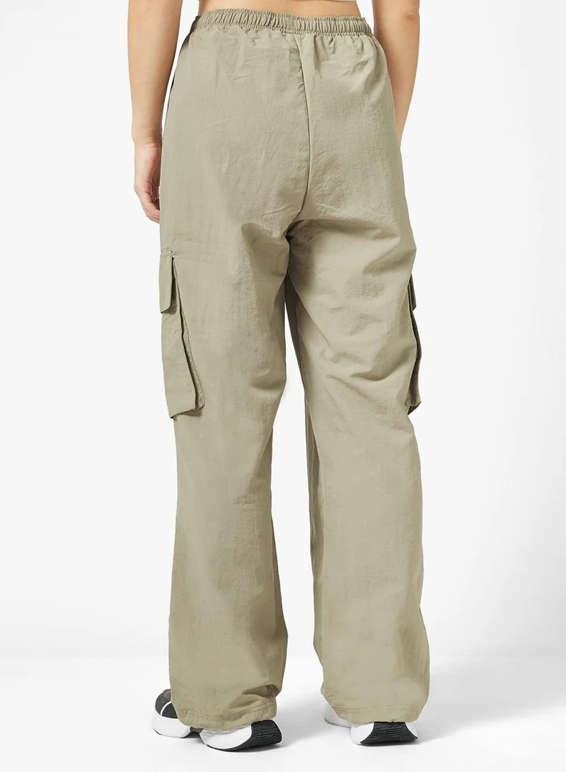 PUMA Wardrobe Essential Relaxed Cargo Pants