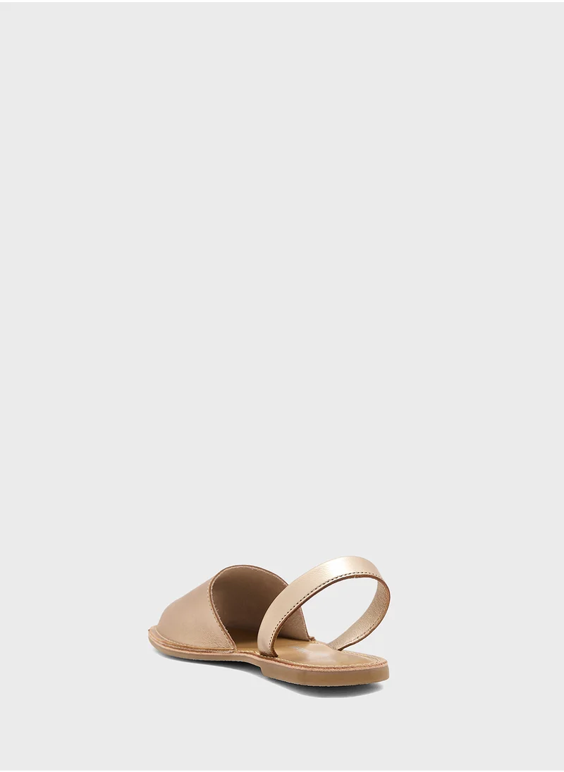 جينجر Sling Back Flat Sandal
