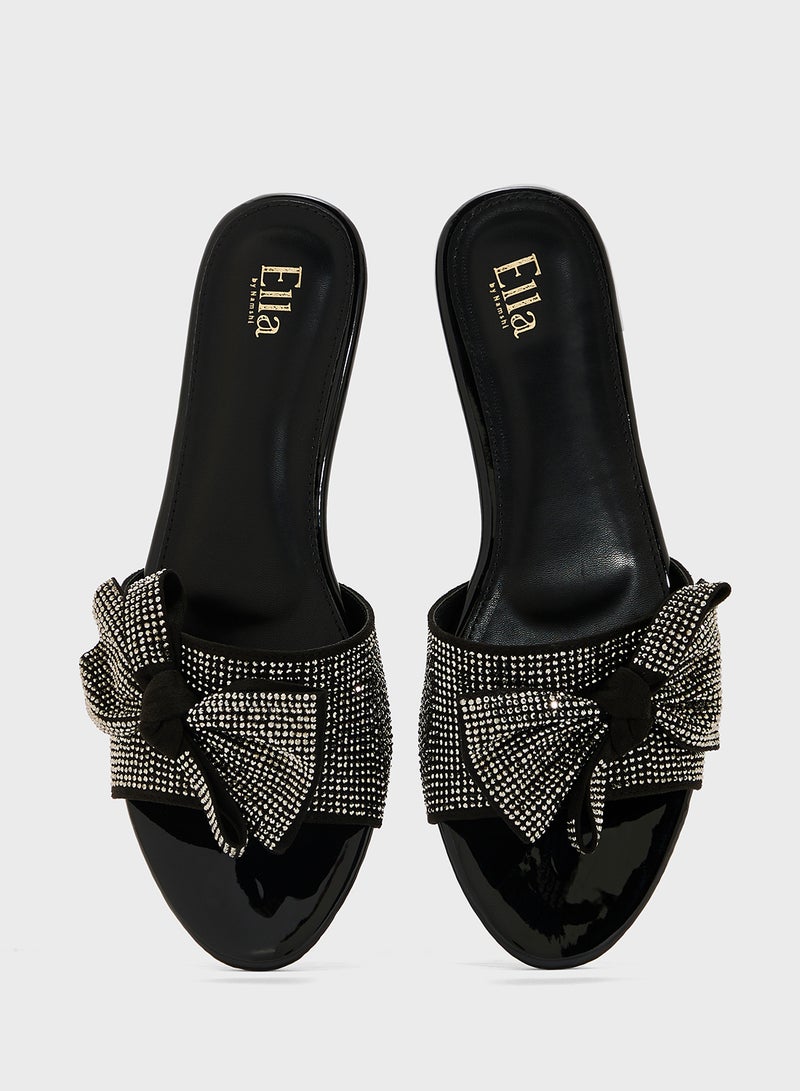 ايلا صندل مسطح مدبب بفيونكة - Image 4