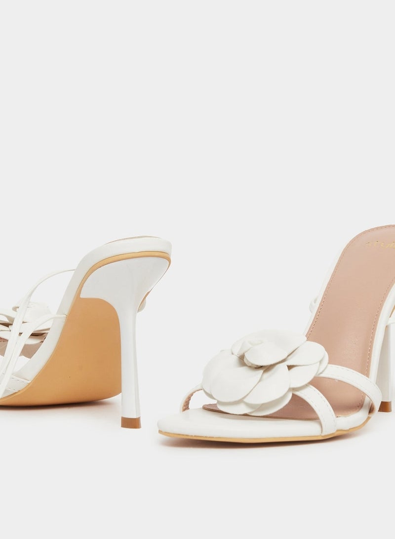 ستايلي صنادل بكعب ستيليتو بتفاصيل فيونكة - Image 4