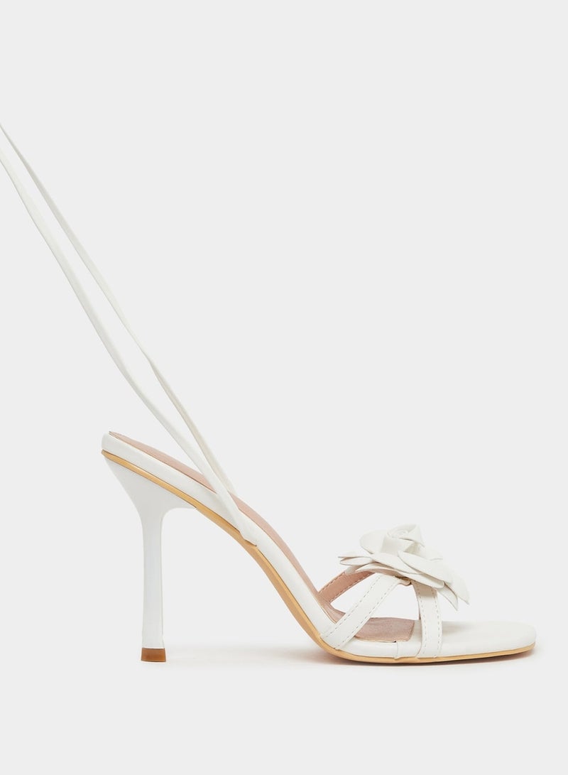 ستايلي صنادل بكعب ستيليتو بتفاصيل فيونكة - Image 3