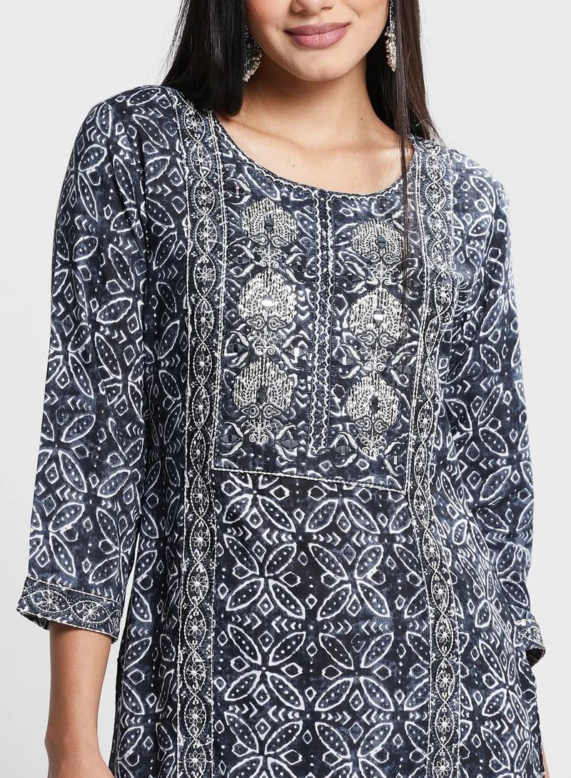 kolaba Embroidered Floral Printed Kurti