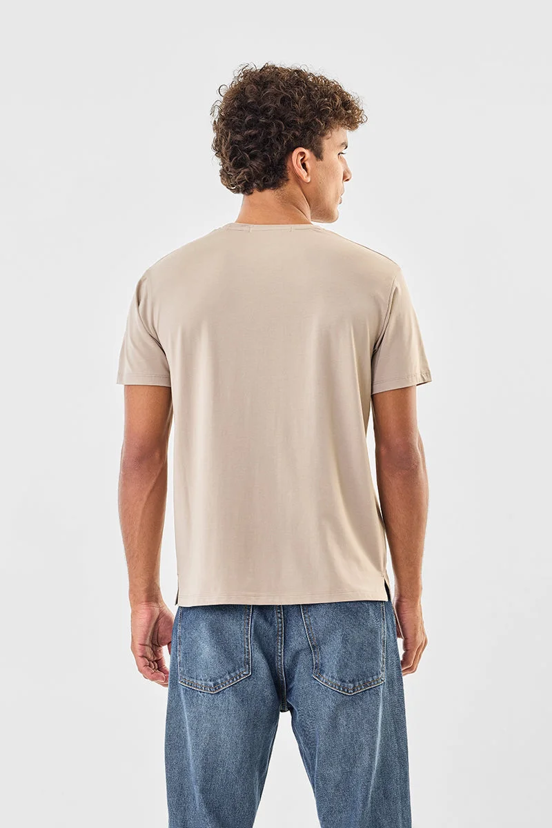 SNITCH تيشيرت أساسي بفتحات جانبية مطاطي