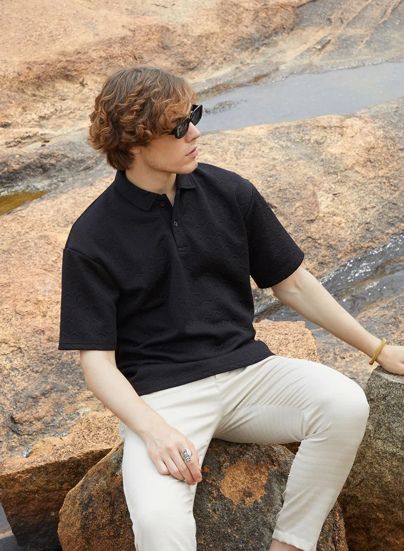 Campus Sutra Men's Onyx Black Zigzag-Tactile T-Shirt