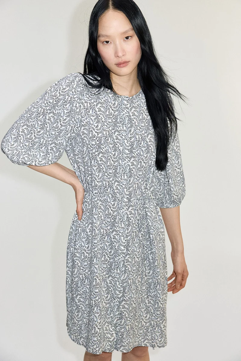 اتش اند ام فستان بأكمام منفوخة