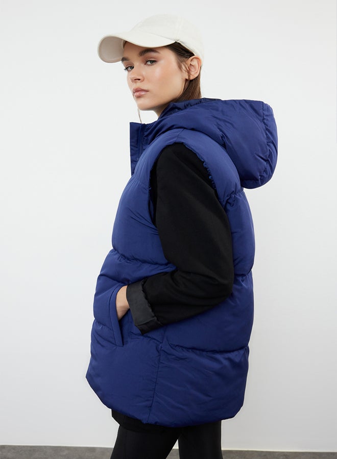 trendyol سترة مبطنة بغطاء رأس واسعة الحجم مقاومة للماء باللون الأزرق الداكن TWOAW24YE00019 - Image 2