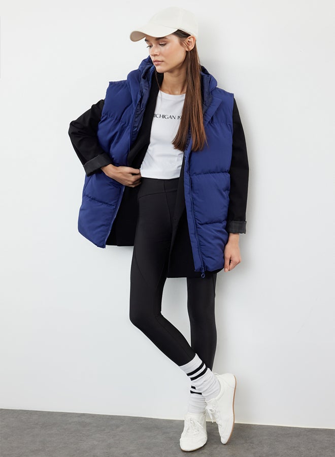 trendyol سترة مبطنة بغطاء رأس واسعة الحجم مقاومة للماء باللون الأزرق الداكن TWOAW24YE00019 - Image 1