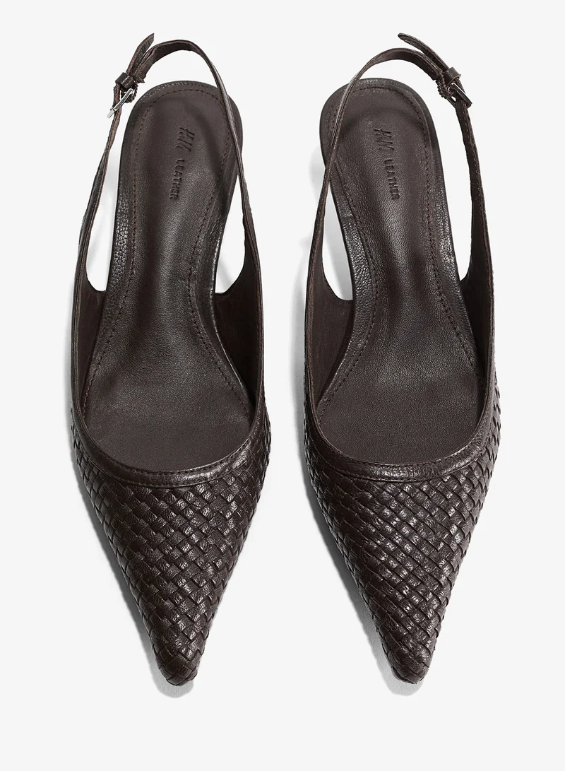 اتش اند ام حذاء جلدي مفتوح من الخلف بتصميم مجدول