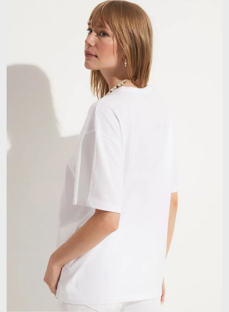 جون تيشيرت مطبوع برقبة دائرية