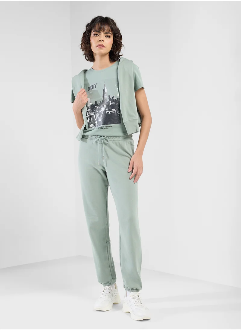 دي كاي أن واي سبورت Crew Neck Logo Graphic T-Shirt