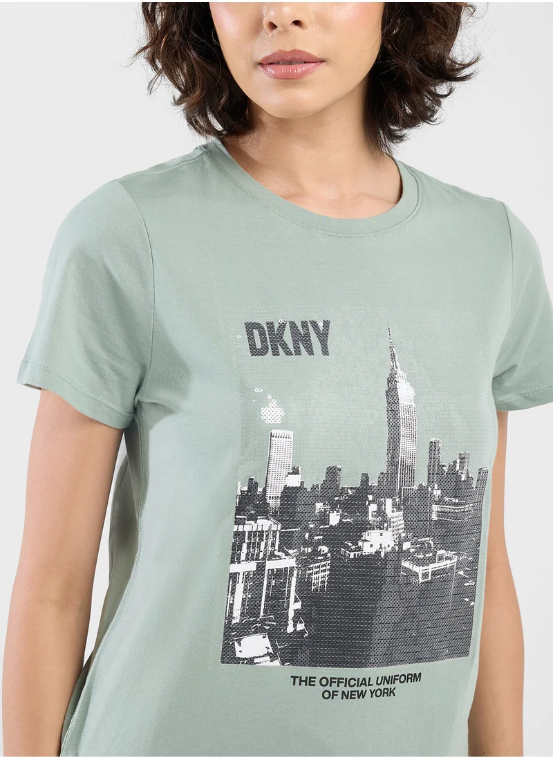 دي كاي أن واي سبورت Crew Neck Logo Graphic T-Shirt