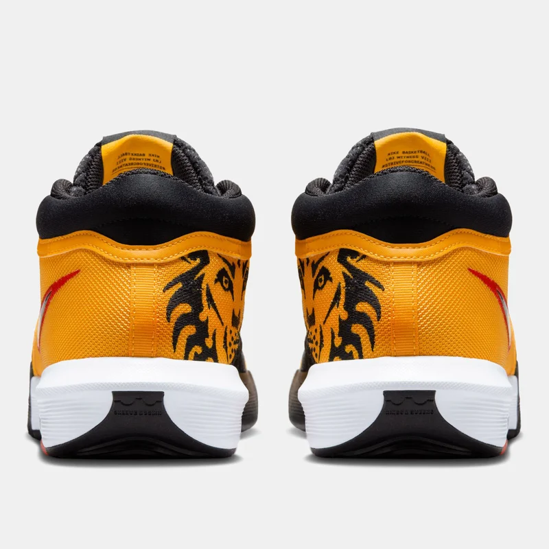 Nike Men's LeBron Witness VIII Basketball Shoes