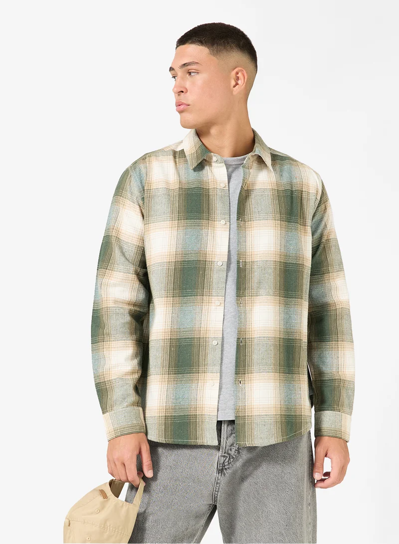 سفنتي فايف قميص كلاسيكي بقصة عادية