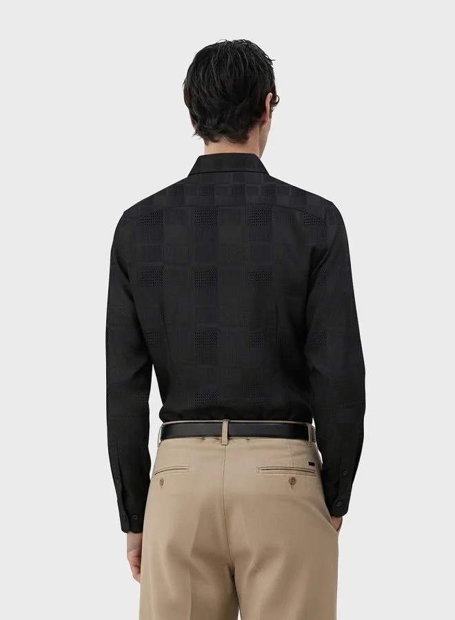 ذا انديان كراج كو Men Slim Fit Textured Cutaway Collar Full Sleeves Shirt
