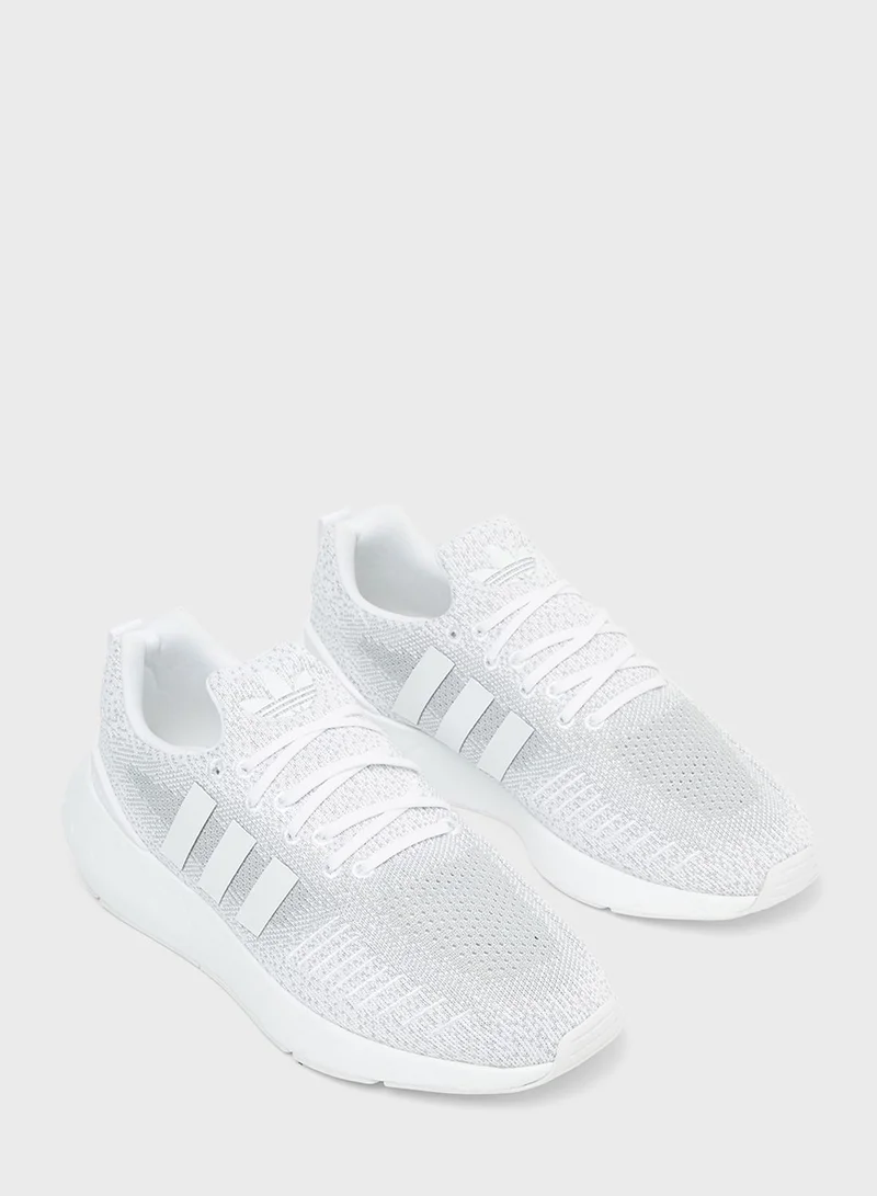 adidas Originals Swift Run 22 Sneakers
