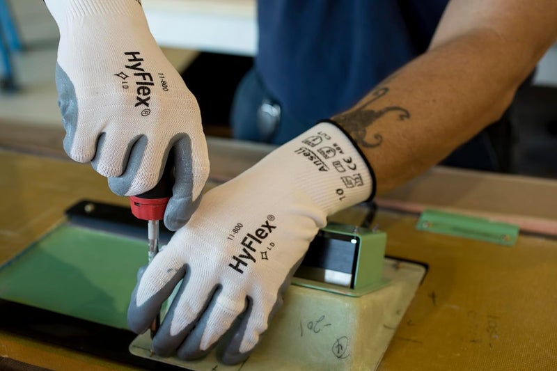 Ansell HyFlex 11-800 Large Nylon Gloves with Gray Foam Nitrile Coating - Pack of 12 - Image 4