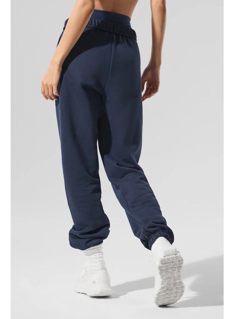 Alo Yoga Alo Loose Ankle-Length Cotton Pants, Sporty And Casual - Image 3