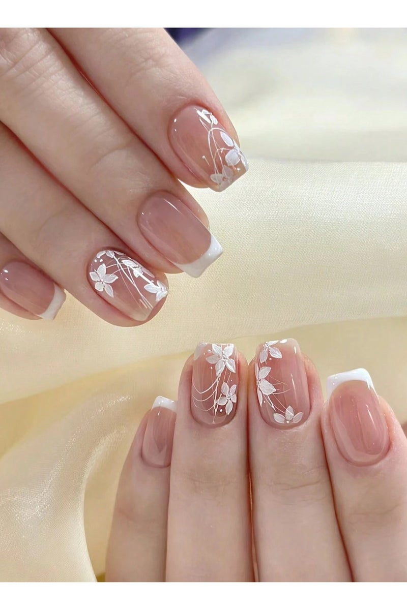 French fake nails with square design. The box contains 24 nails with a nail file and glue. - Image 1