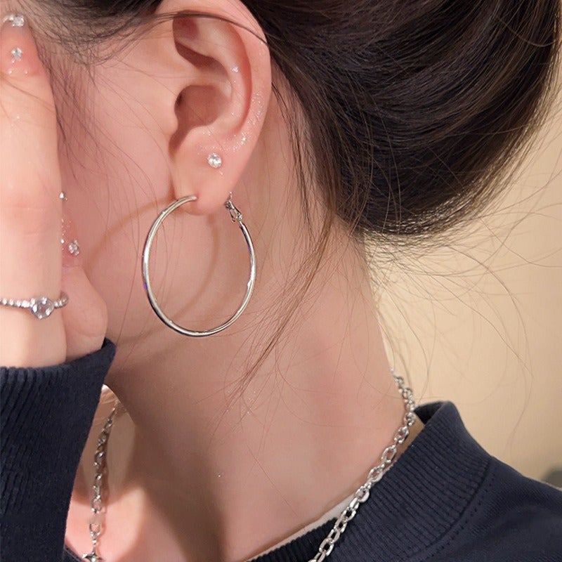 Minimalist Gold Hoop Earrings for Women - Face-Slimming, Versatile, Large Circle Design, 2026 Trending Statement Earrings