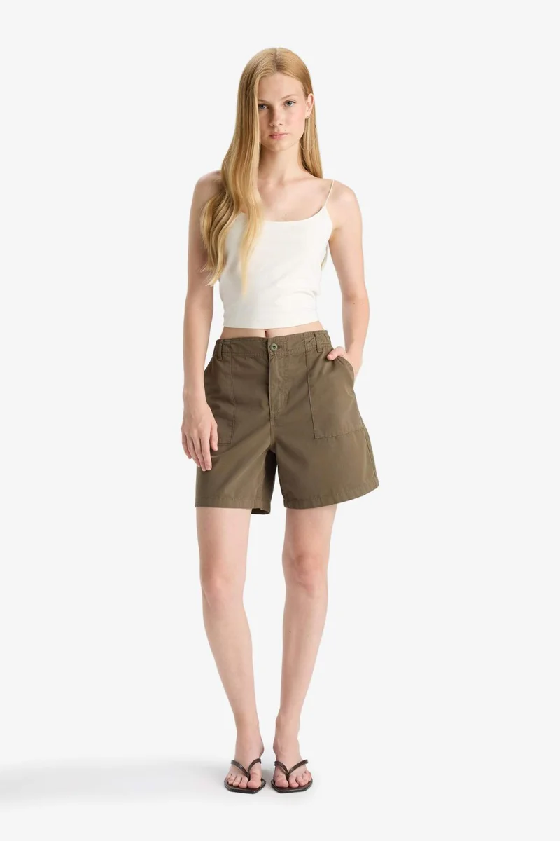 ديفاكتو Gabardine Normal Waist Short Leg Shorts