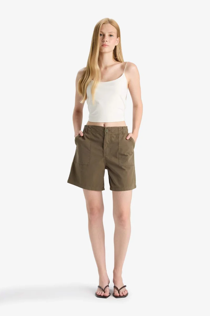 ديفاكتو Gabardine Normal Waist Short Leg Shorts
