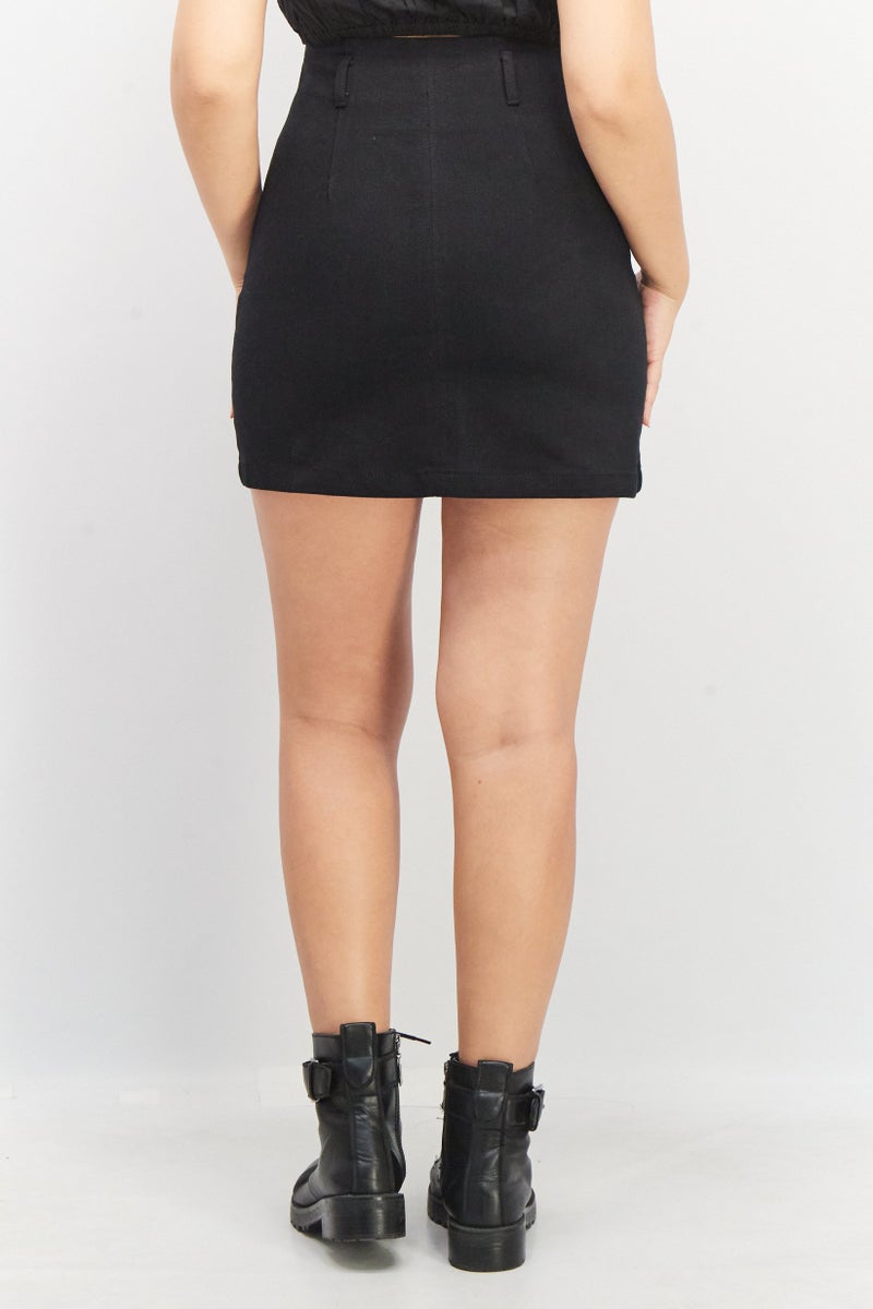 VERO MODA تنورات جينز ميني بسيطة للنساء، سوداء - Image 2