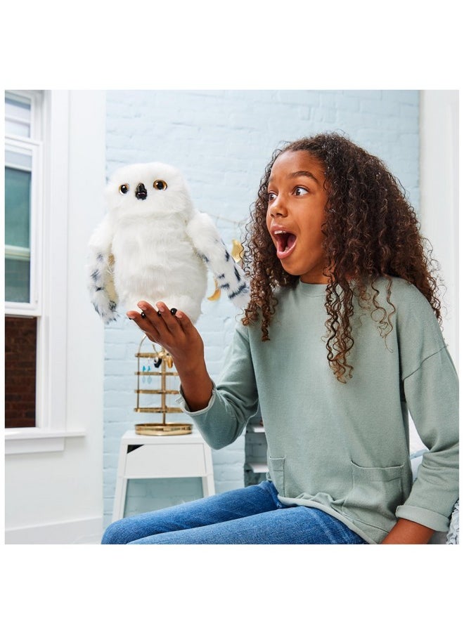 WIZARDING WORLD - Wizarding World Harry Potter, Enchanting Hedwig Interactive Owl with Over 15 Sounds and Movements and Hogwarts Envelope, Kids Toys for Ages 5 and up - Image 1