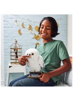 WIZARDING WORLD Wizarding World Harry Potter, Enchanting Hedwig Interactive Owl with Over 15 Sounds and Movements and Hogwarts Envelope, Kids Toys for Ages 5 and up  - Image 5