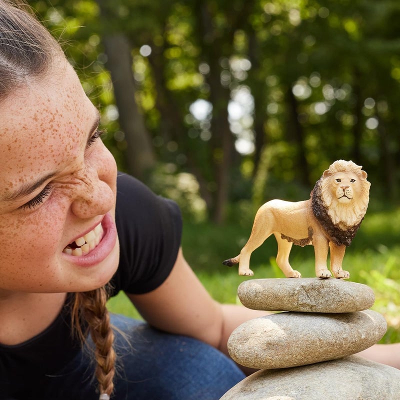 Schleich شلايخ وايلد لايف - تمثال أسد بطول 4.5 بوصة - لعبة تمثال أسد أفريقي واقعي ودائم - ملك الغابة الواقعي - ألعاب ممتعة وتعليمية للأولاد والبنات، هدية للأطفال من عمر 3 سنوات فما فوق - Image 2