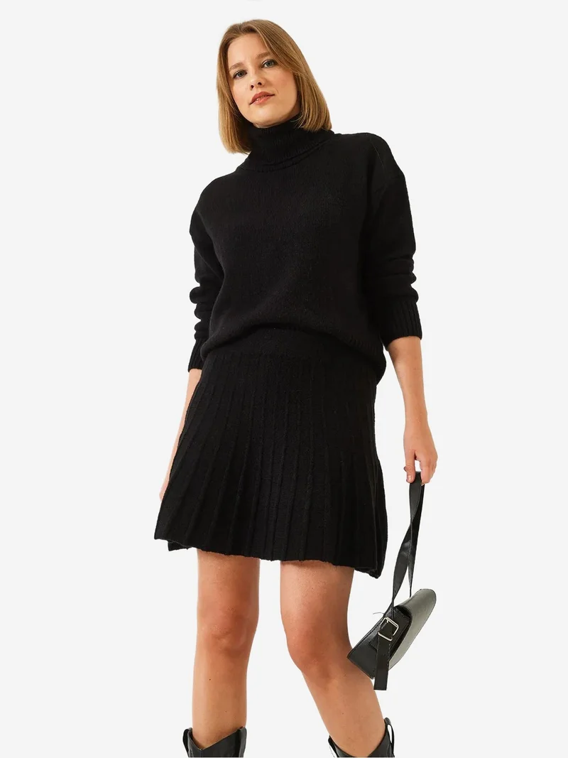 بيانكو لوتشي طقم محبوك بنقوش من لوكسي بياقة عالية