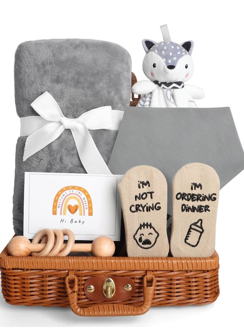 ميكسد هدايا استحمام الطفل ، هدايا حديثي الولادة للبنات والأولاد ، هدايا الأطفال الفريدة سلة الأشياء الأساسية - بطانية الطفل المحبوبة المرايل لحديثي الولادة الجوارب خشخجة الخشخش وبطاقة المعايدة ، مجموعة هدايا الأطفال حديثي الولادة - Image 1