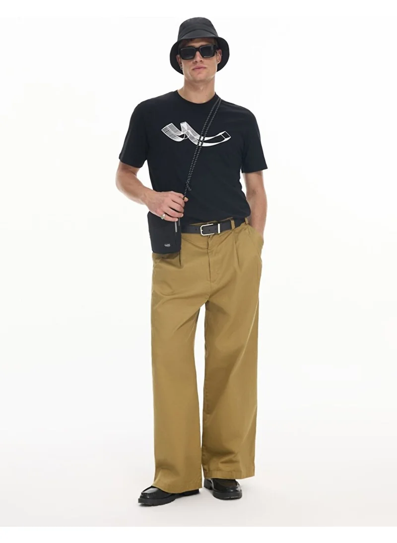 ال تي بي Black T-Shirt