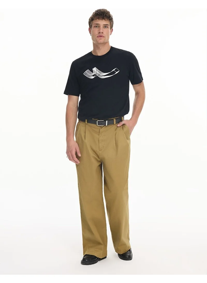 ال تي بي Black T-Shirt