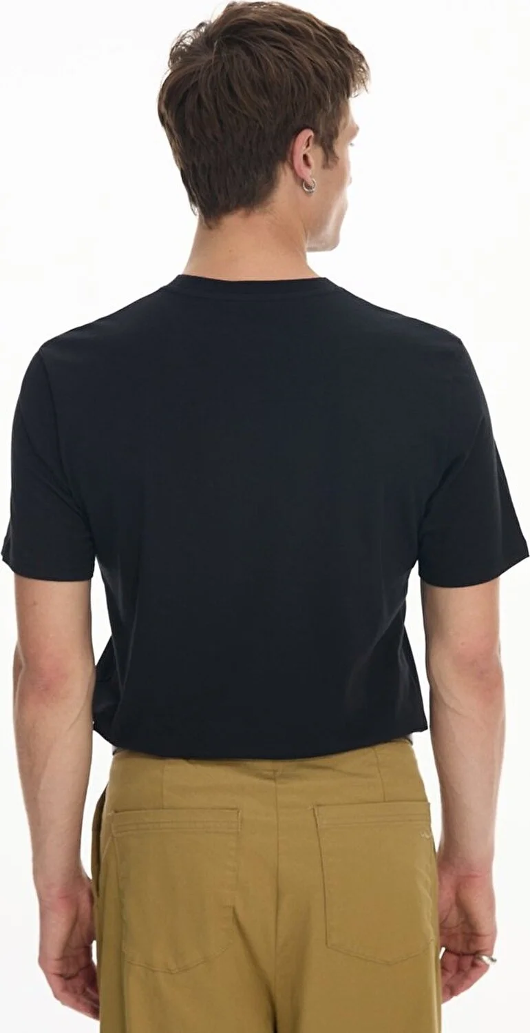 ال تي بي Black T-Shirt