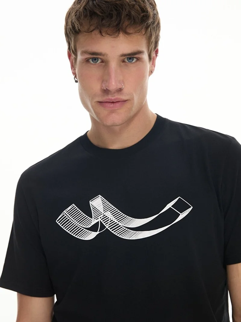 ال تي بي Black T-Shirt