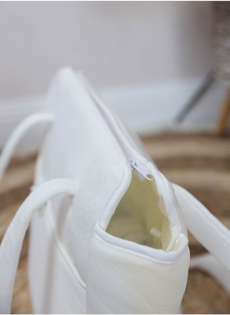 FUN MOMENT - Newborn meds with portable diaper storage bag - Image 1